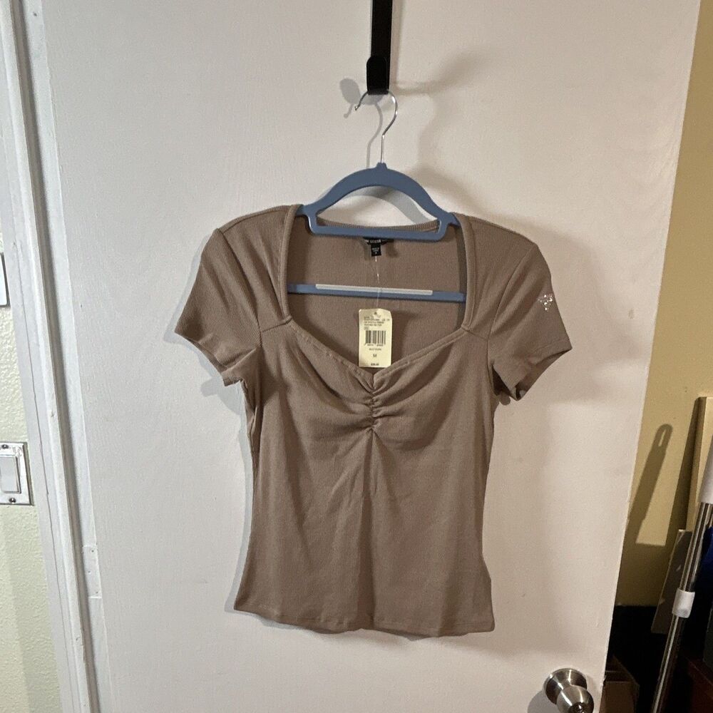 GUESS Medium ribbed sweetheart-neck short-sleeve top taupe